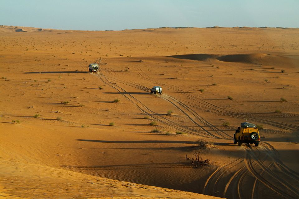 Montgolfière et 4x4 dans le Sahara