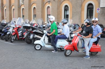 Rome : rallye en Vespa